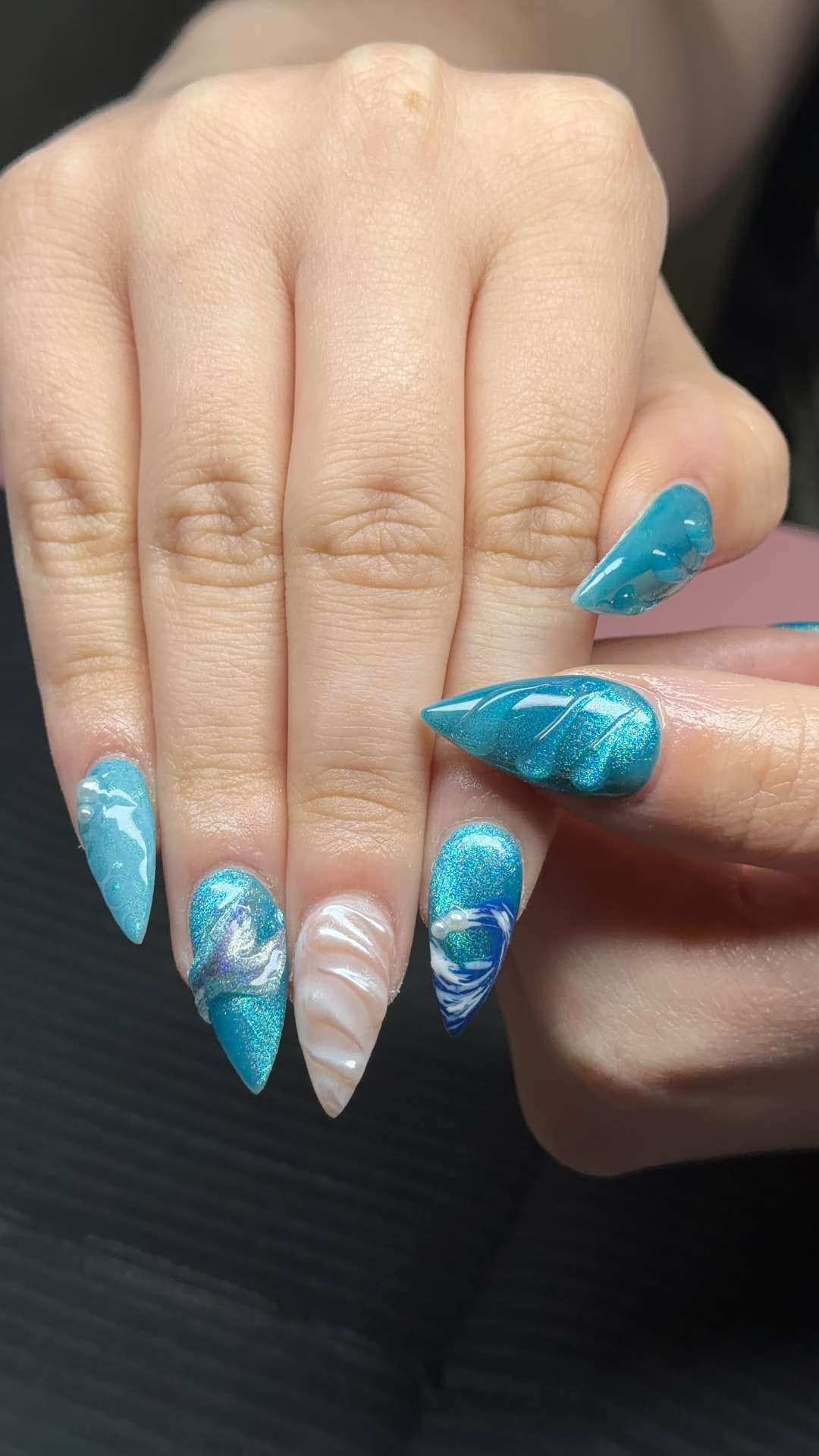 Turquoise ocean-inspired nail art by Serin